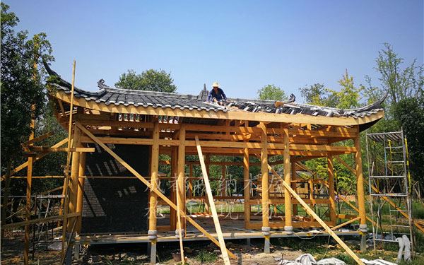 成都郫都区花园餐厅木屋样板间开工建设